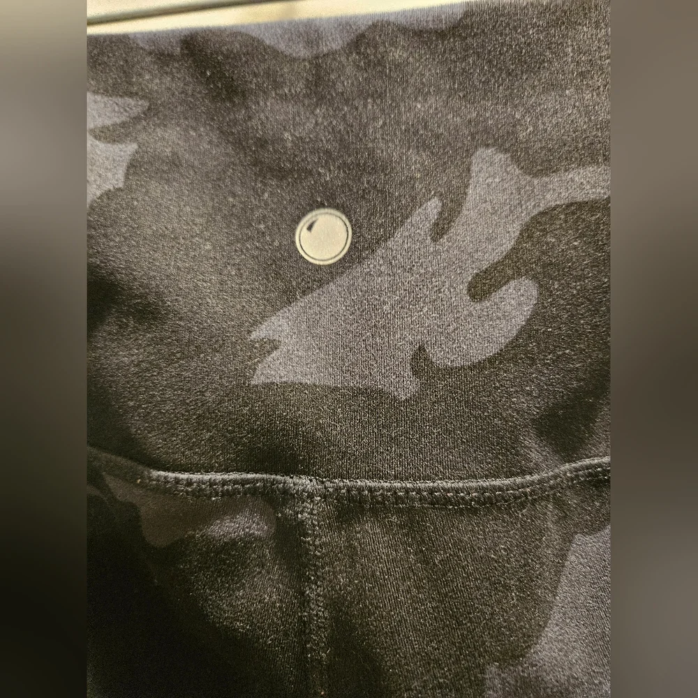 Yogalicious Lux High Waist Ankle Leggings Womens Small Black Camo 2 Side Pockets - Picture 5 of 8